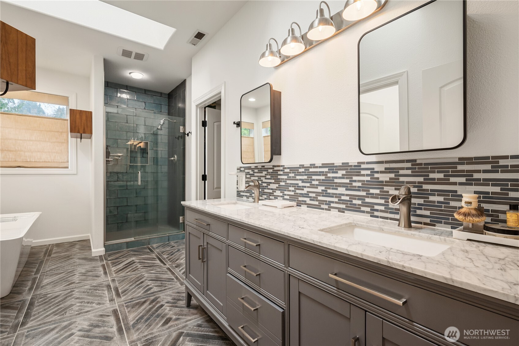 250 W St James Place , Longview, WA 98632