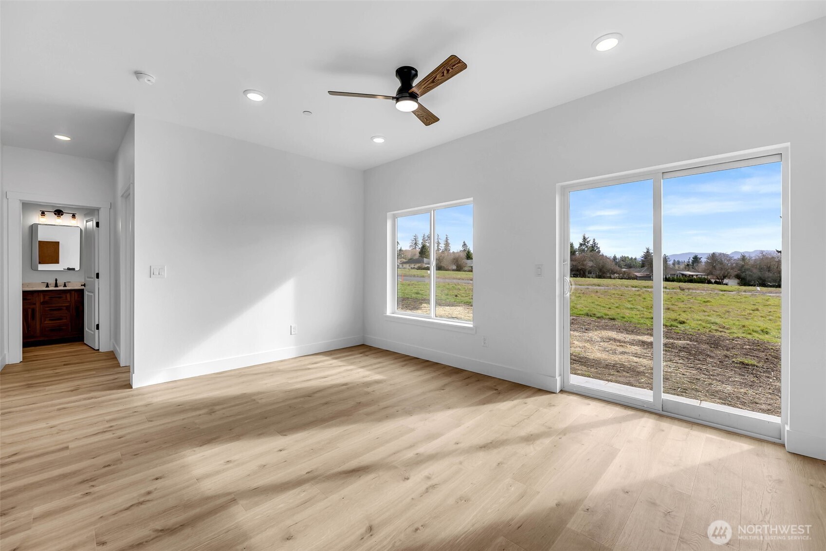 3 Anchor Way Loop #B, Cathlamet, WA 98612