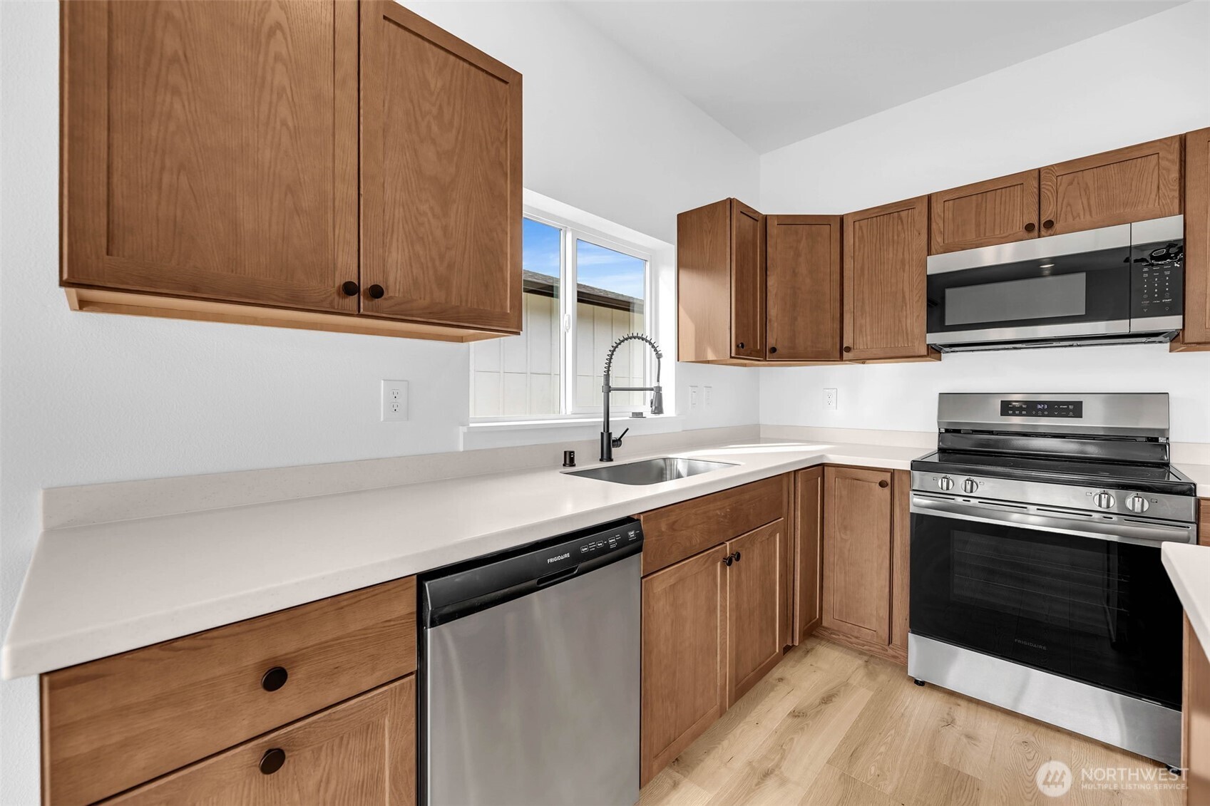 3 Anchor Way Loop #B, Cathlamet, WA 98612