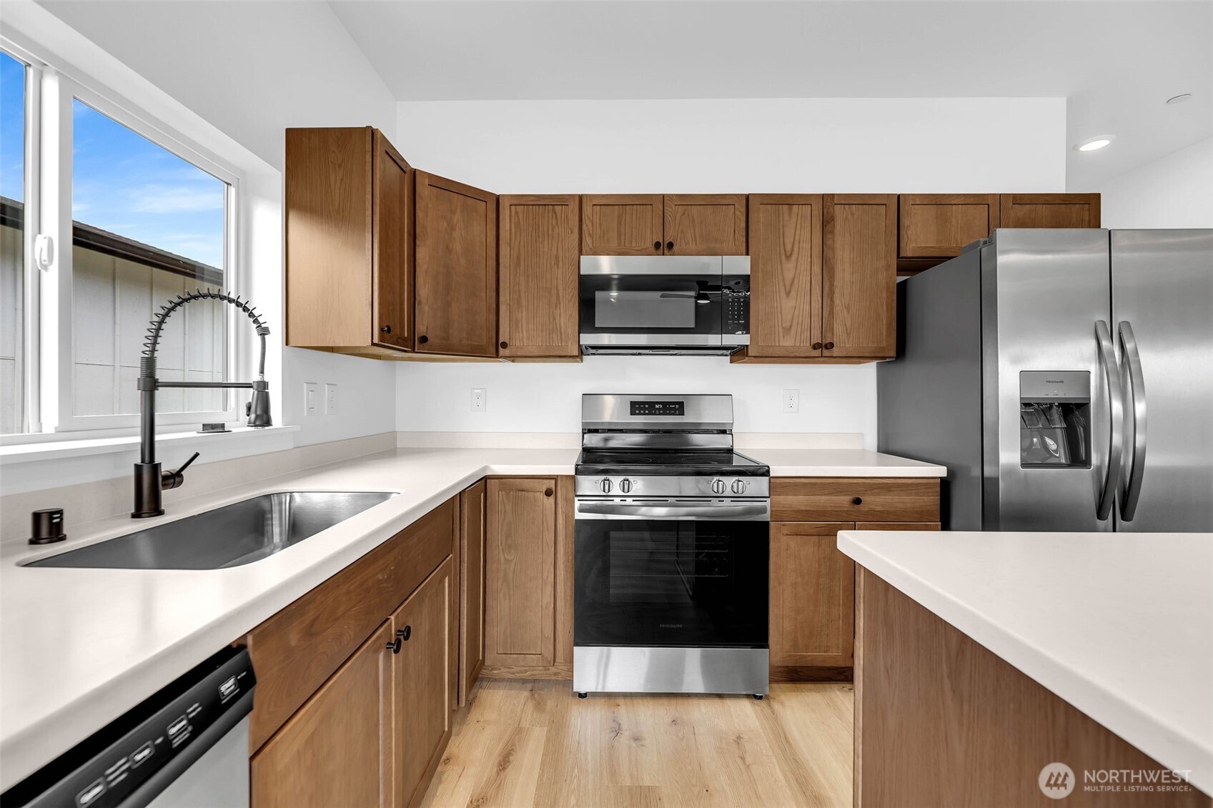 3 Anchor Way Loop #B, Cathlamet, WA 98612