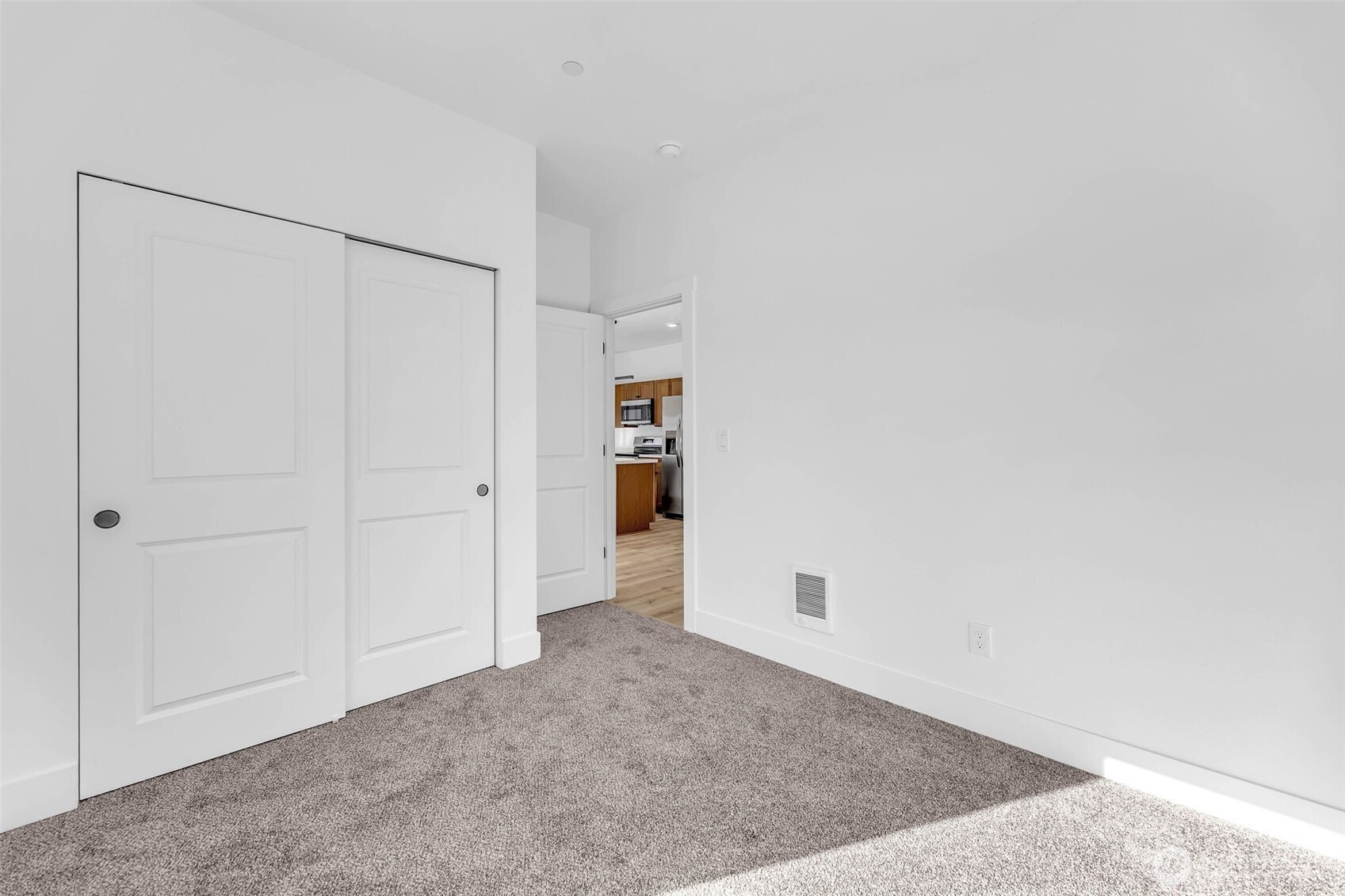 3 Anchor Way Loop #B, Cathlamet, WA 98612