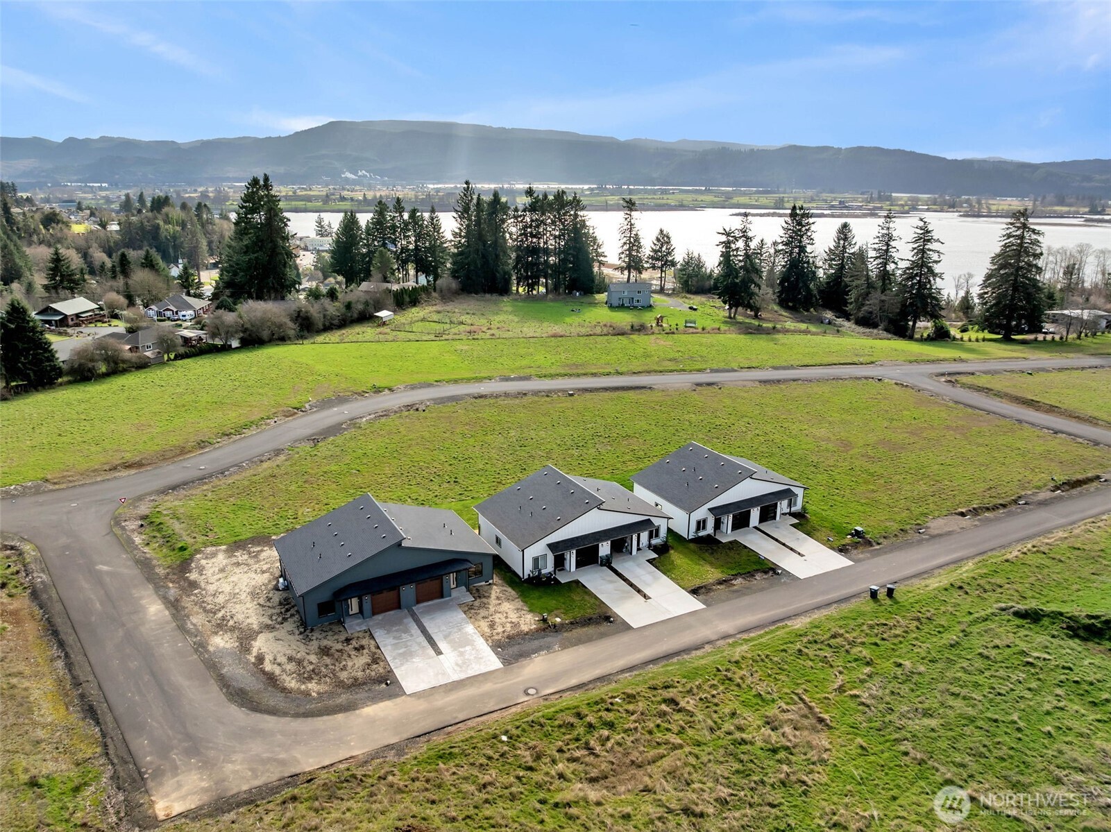 3 Anchor Way Loop #B, Cathlamet, WA 98612