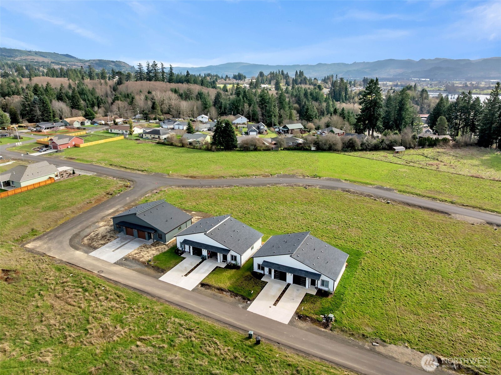 3 Anchor Way Loop #B, Cathlamet, WA 98612