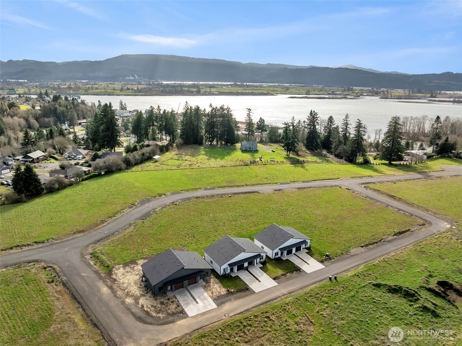 3 Anchor Way Loop #B, Cathlamet, WA 98612