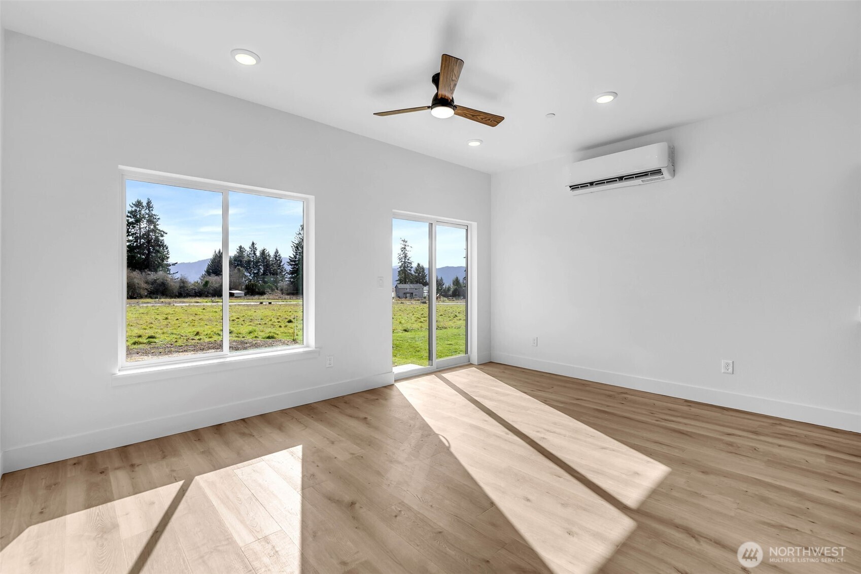 3 Anchor Way Loop #B, Cathlamet, WA 98612