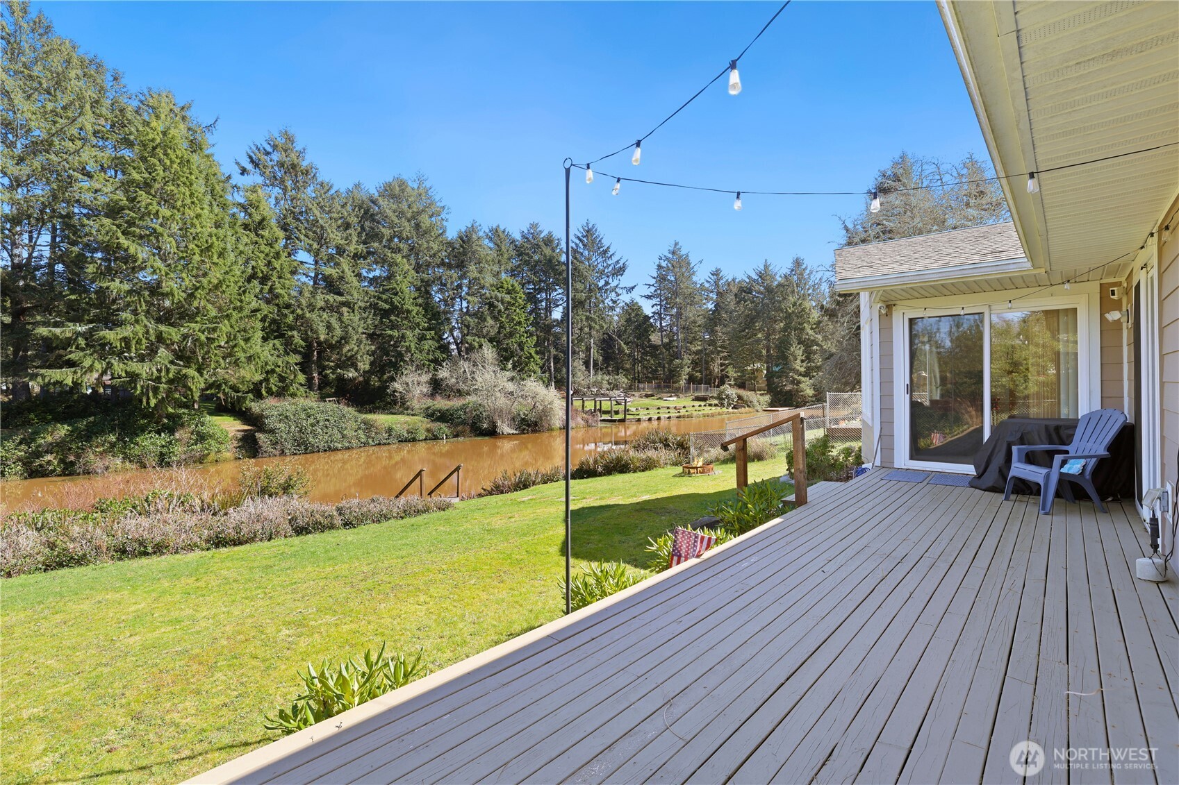 160 Dolphin Avenue NE, Ocean Shores, WA 98569