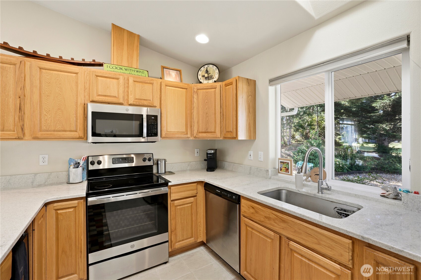 160 Dolphin Avenue NE, Ocean Shores, WA 98569