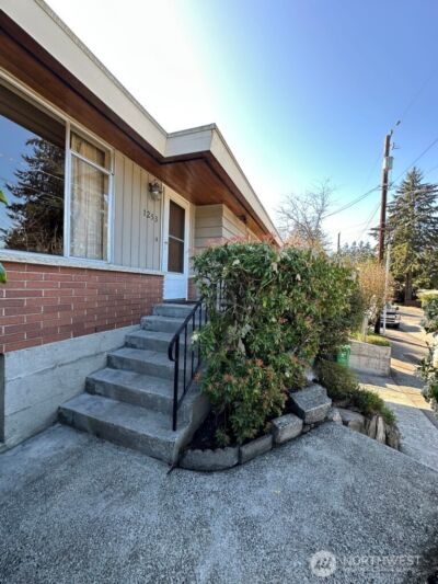 1253 NE 104th Street , Seattle, WA 98125 - Photo 2