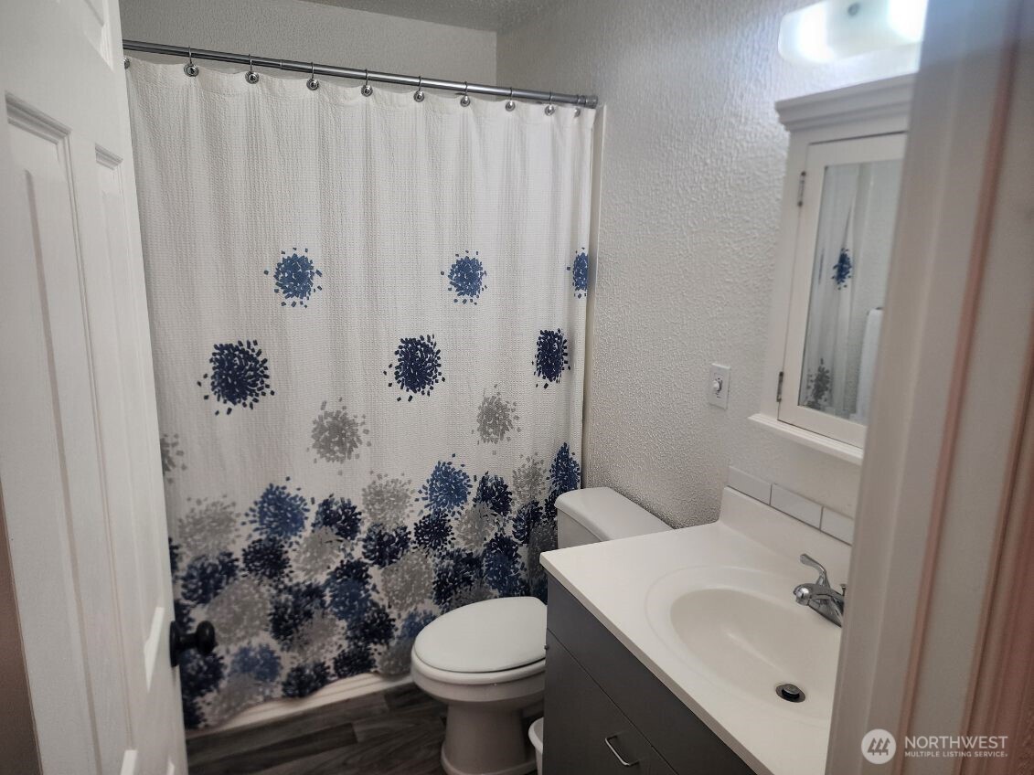 285 Mast Avenue NW, Ocean Shores, WA 98569