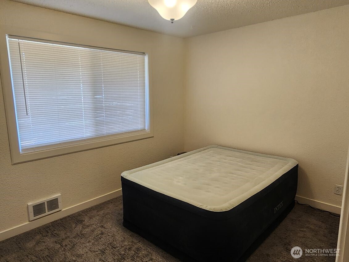 285 Mast Avenue NW, Ocean Shores, WA 98569