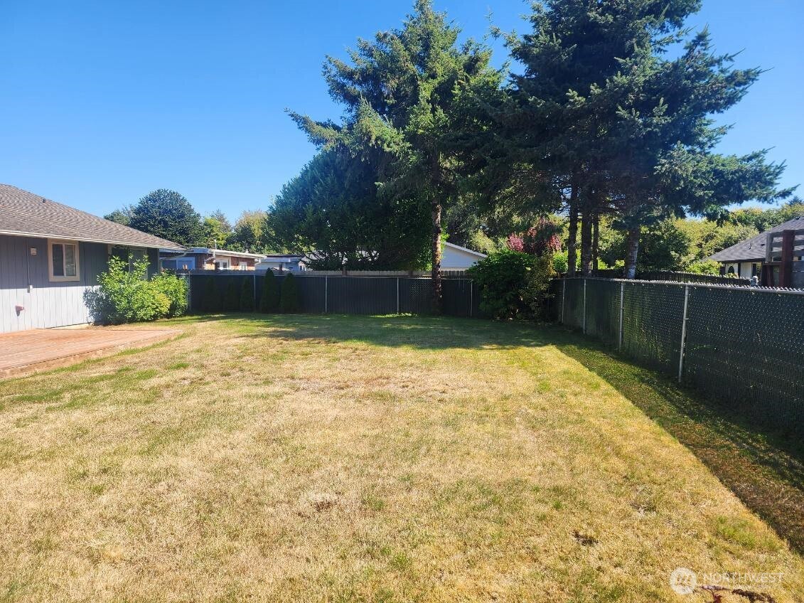 285 Mast Avenue NW, Ocean Shores, WA 98569