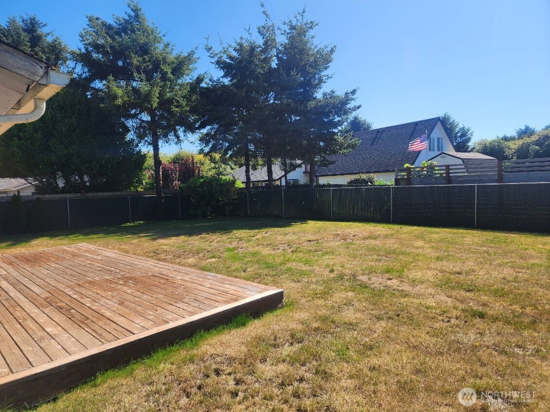 285 Mast Avenue NW, Ocean Shores, WA 98569