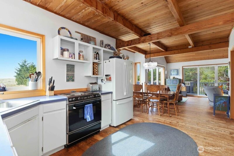 10911 Pacific Way , Long Beach, WA 98631