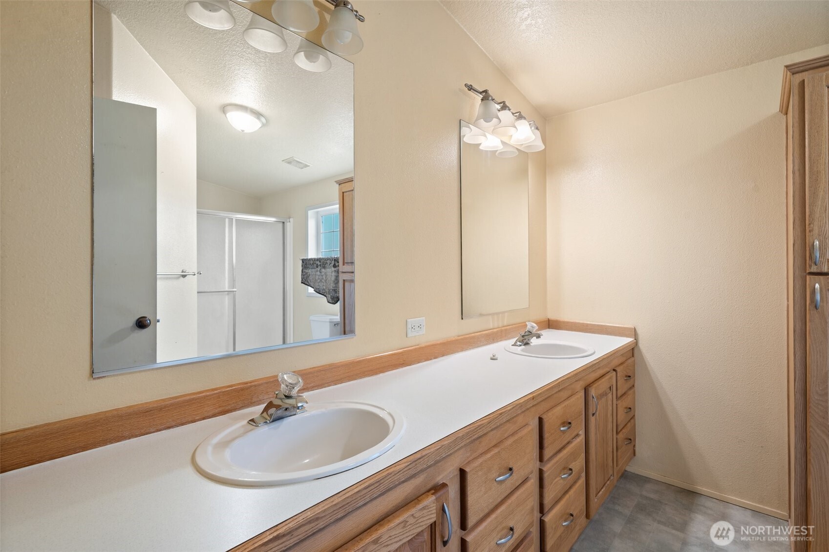 11 SE Fuchsia Avenue , Shelton, WA 98584