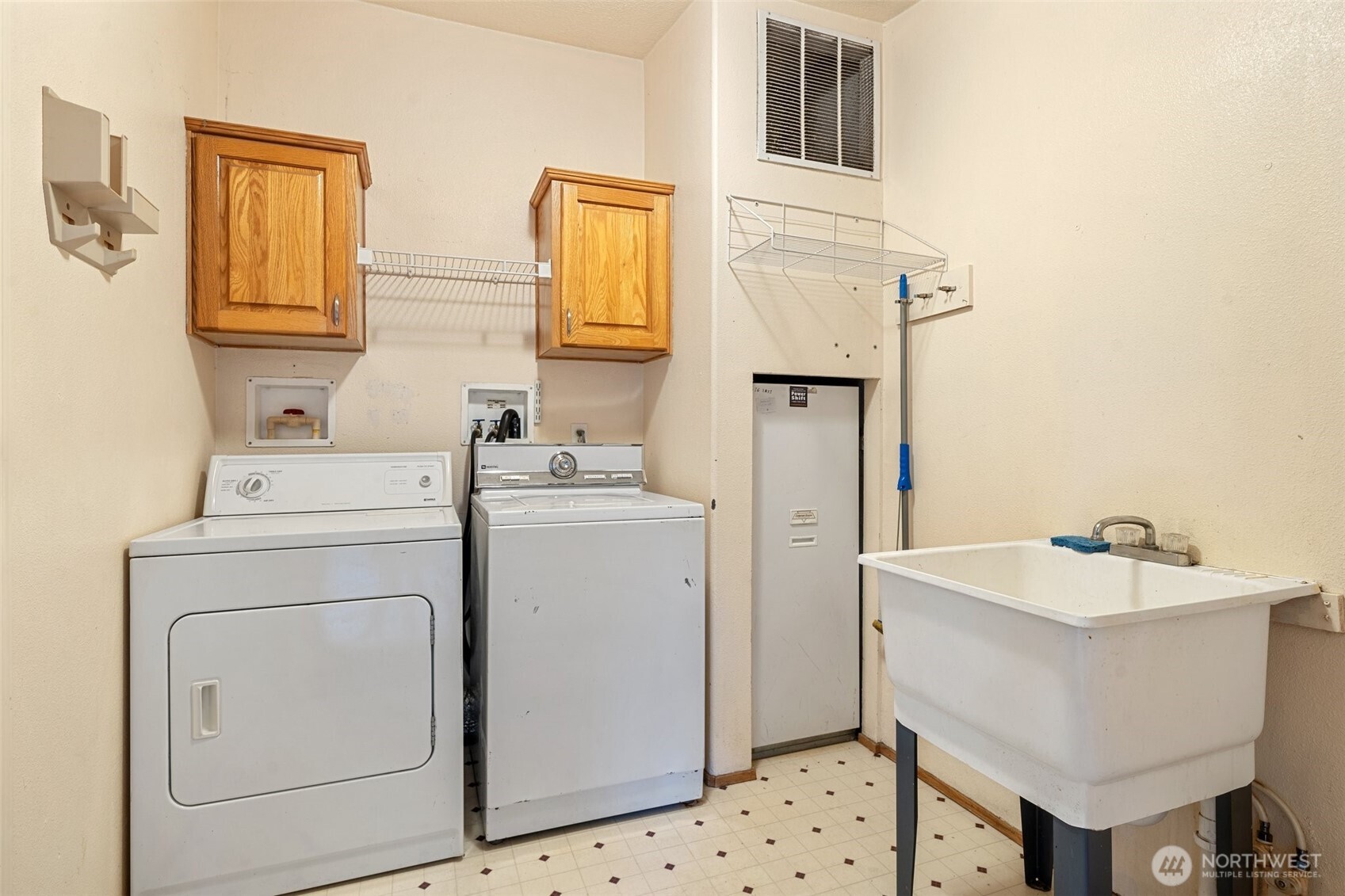 11 SE Fuchsia Avenue , Shelton, WA 98584