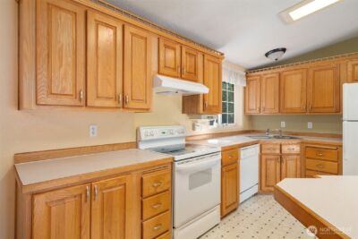 11 SE Fuchsia Avenue , Shelton, WA 98584 - Photo 9