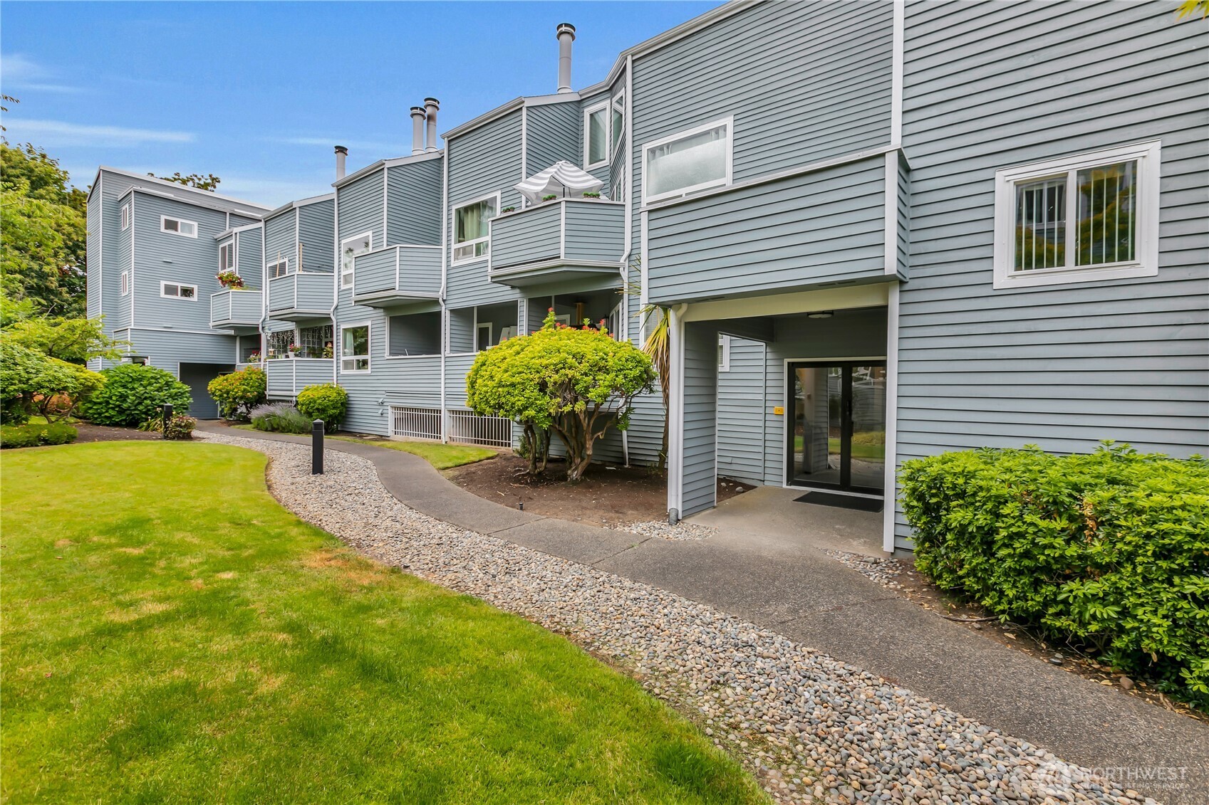 21925 7th Avenue S #A103, Des Moines, WA 98198