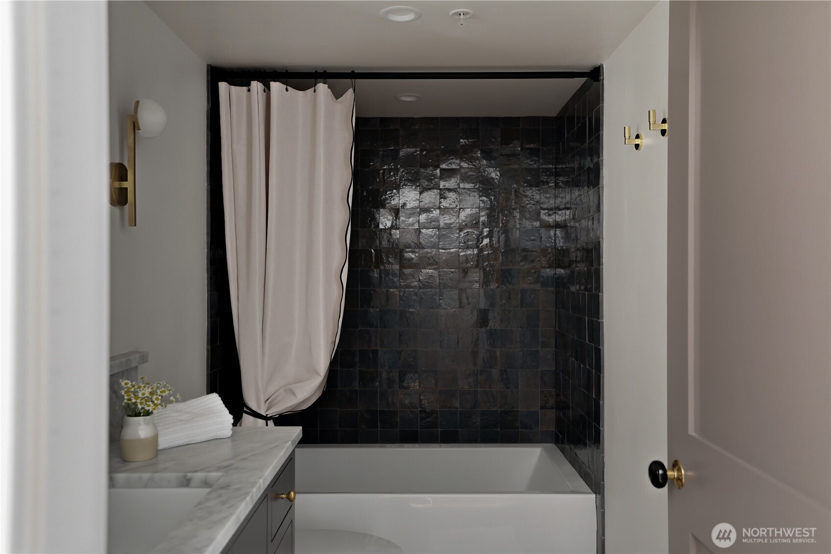 2929 1st Avenue #519, Seattle, WA 98121-3024