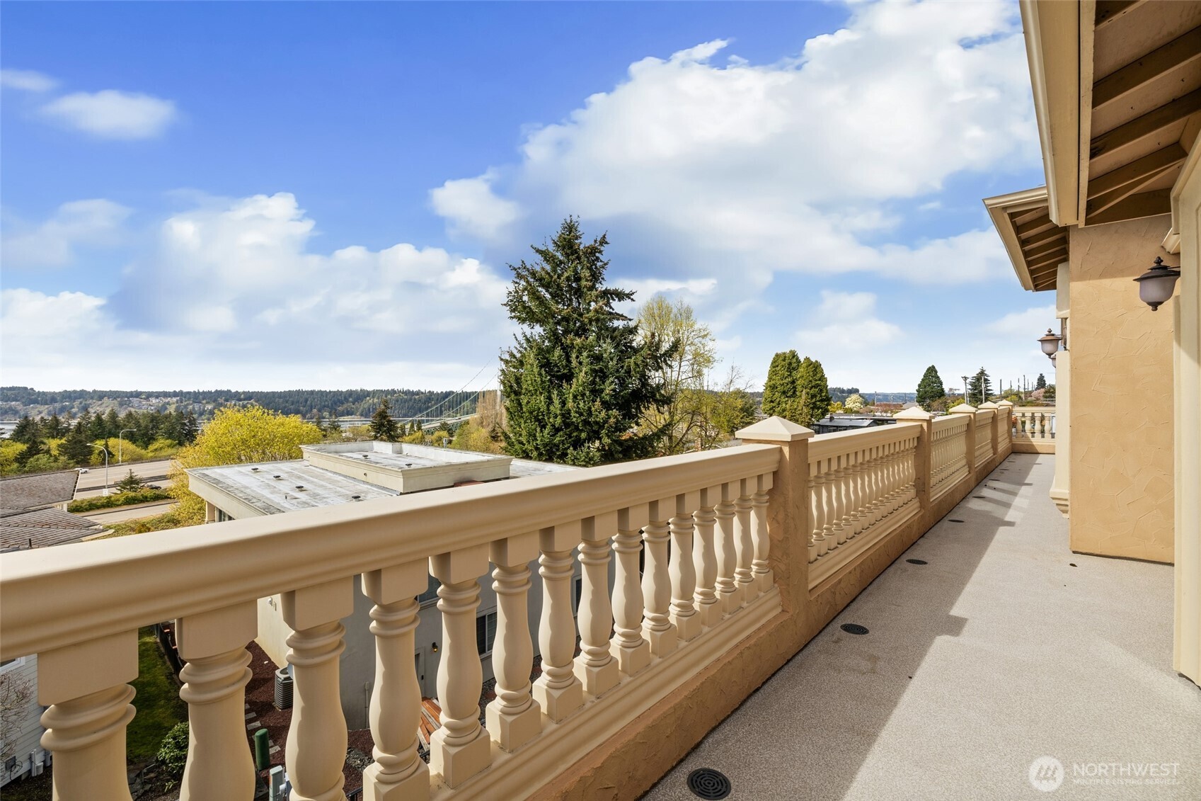 7613 N 10th Street , Tacoma, WA 98406