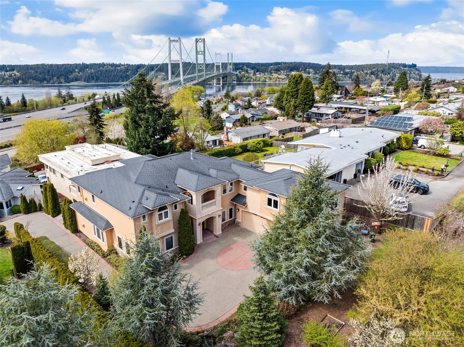 7613 N 10th Street , Tacoma, WA 98406