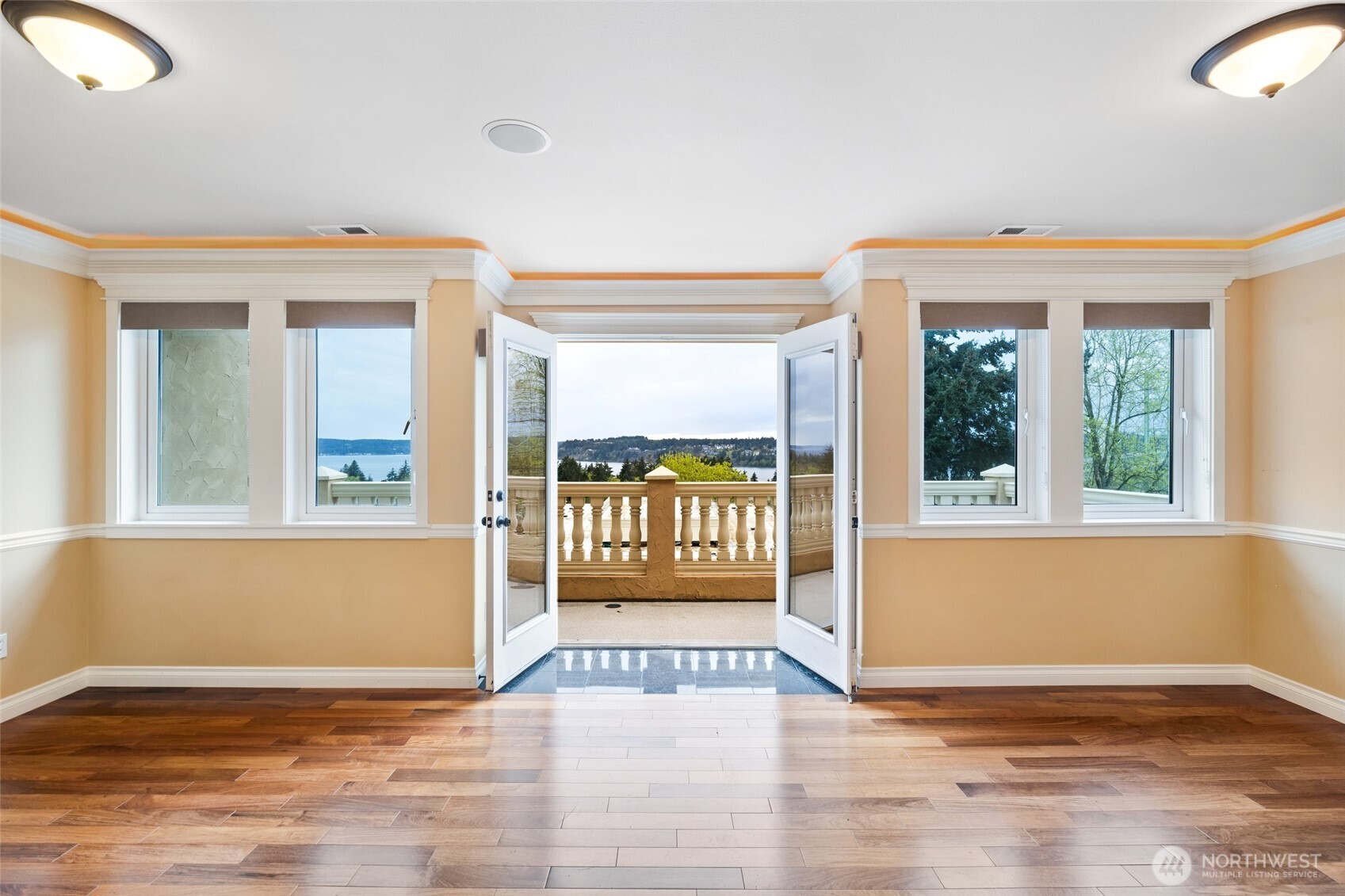 7613 N 10th Street , Tacoma, WA 98406