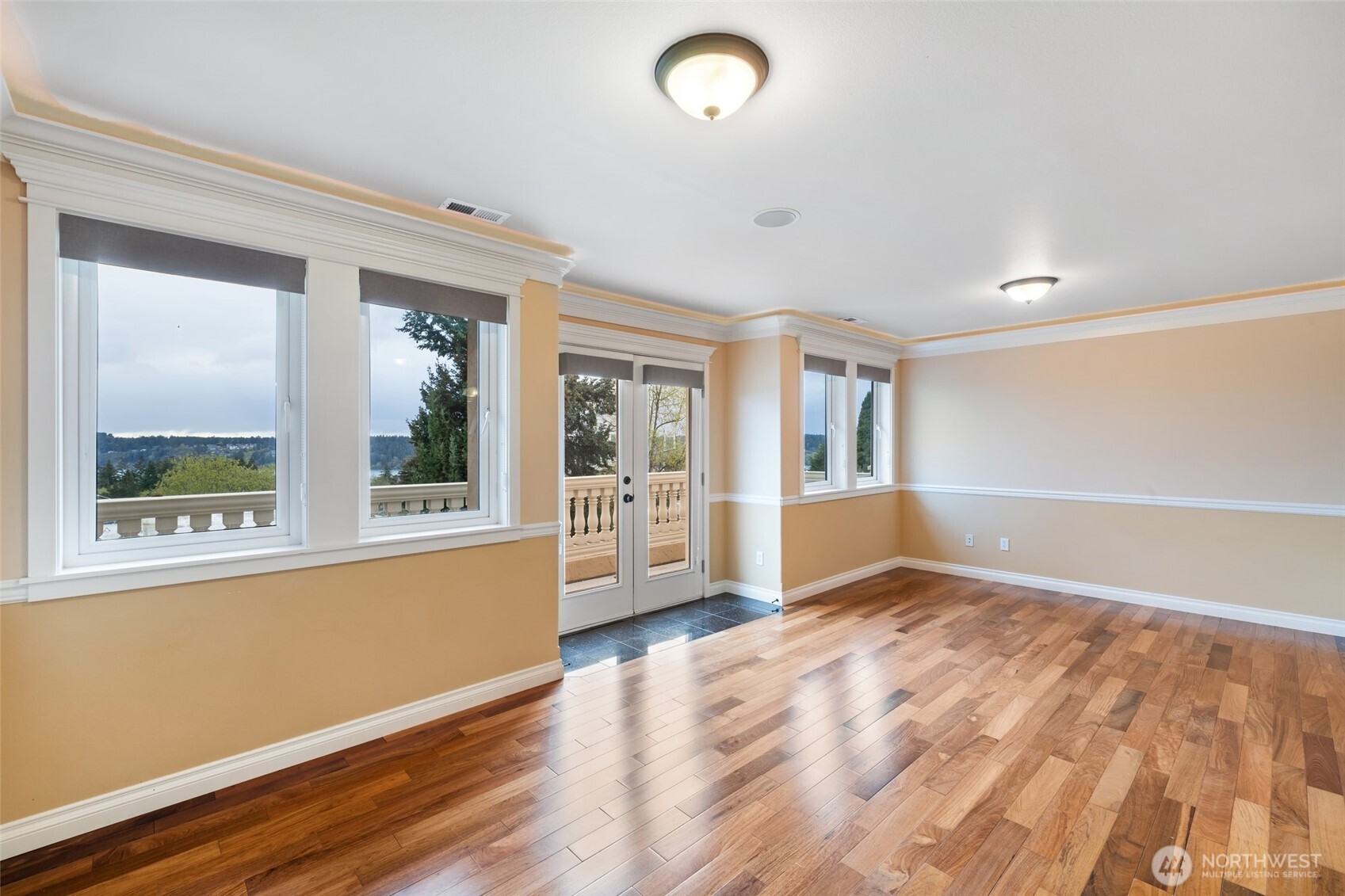 7613 N 10th Street , Tacoma, WA 98406