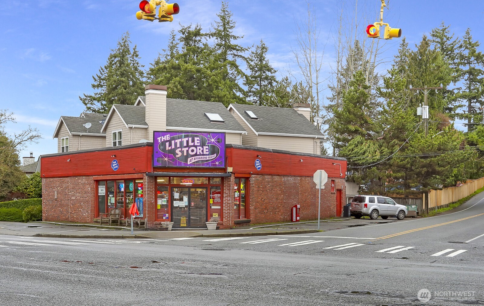 725 N 198th Street , Shoreline, WA 98133