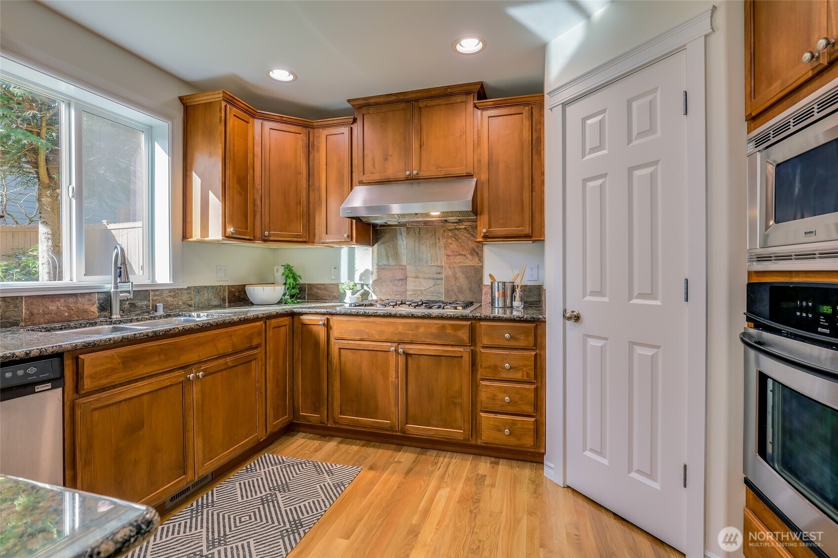 725 N 198th Street , Shoreline, WA 98133