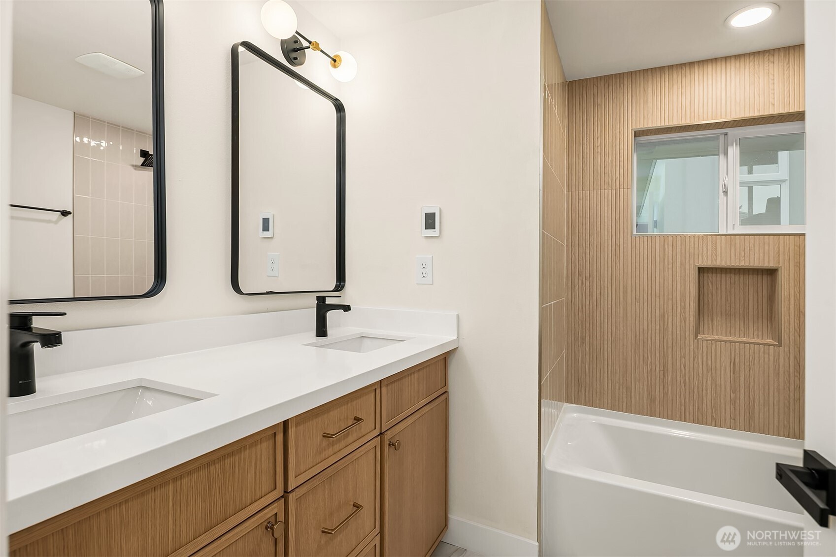 2032 NE 123rd Street , Seattle, WA 98125