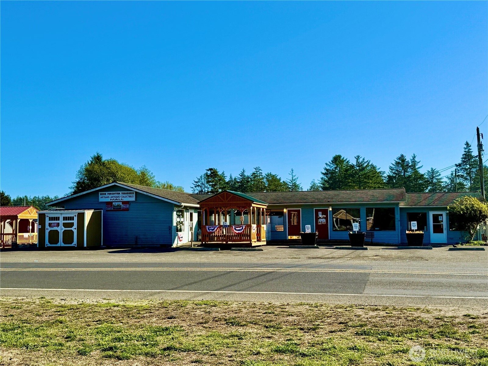 1910 Bay Avenue , Ocean Park, WA 98640