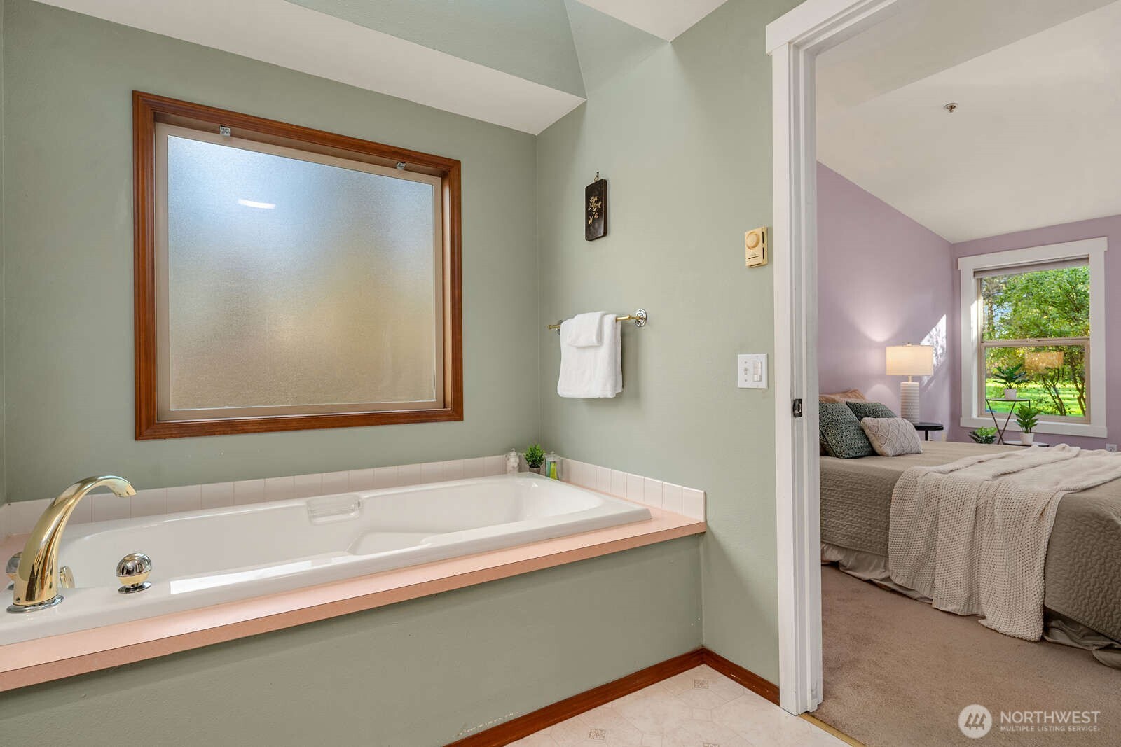 10519 SW 188th Street , Vashon, WA 98070