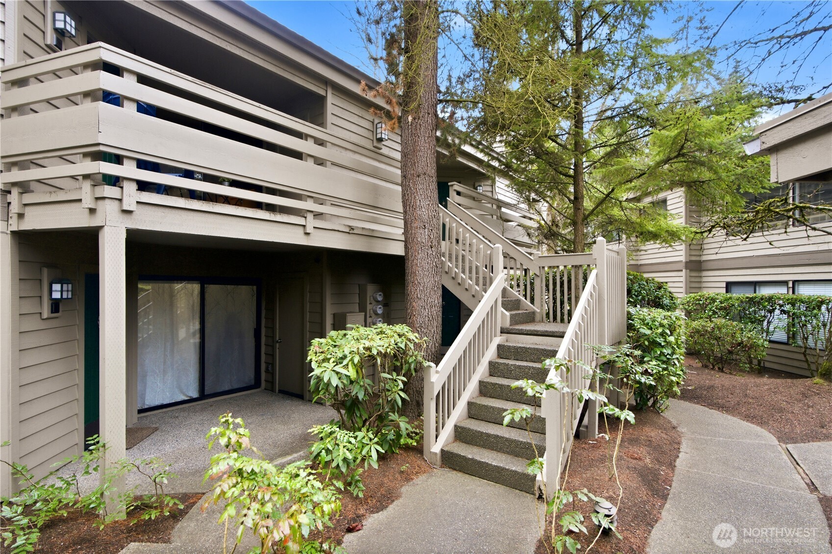 1354 Bellevue Way NE #4, Bellevue, WA 98004