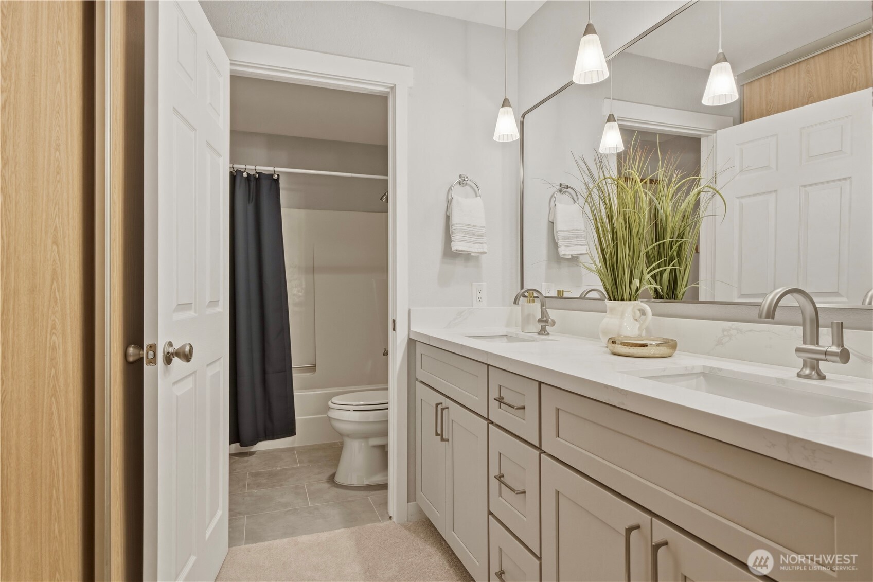 1354 Bellevue Way NE #4, Bellevue, WA 98004