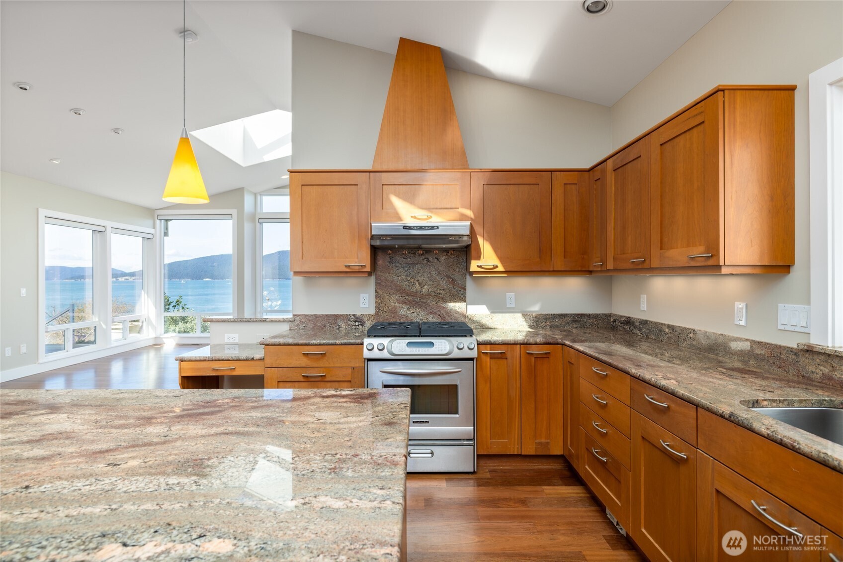 2720 Oakes Avenue , Anacortes, WA 98221