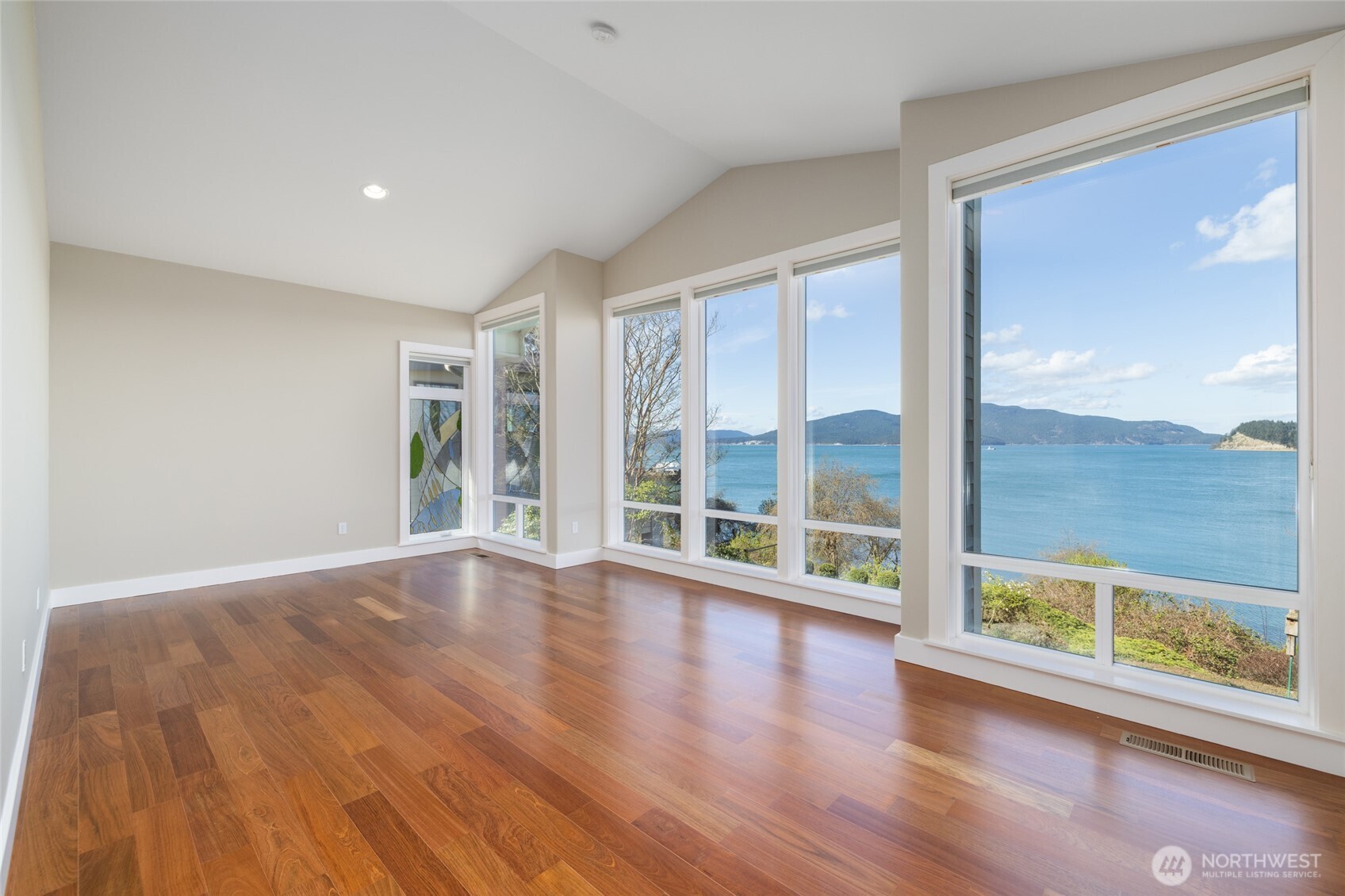 2720 Oakes Avenue , Anacortes, WA 98221