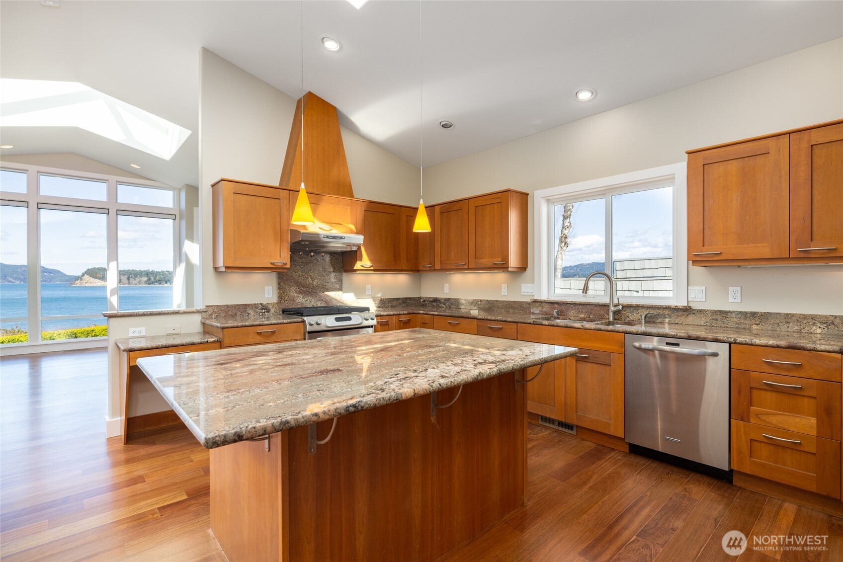 2720 Oakes Avenue , Anacortes, WA 98221