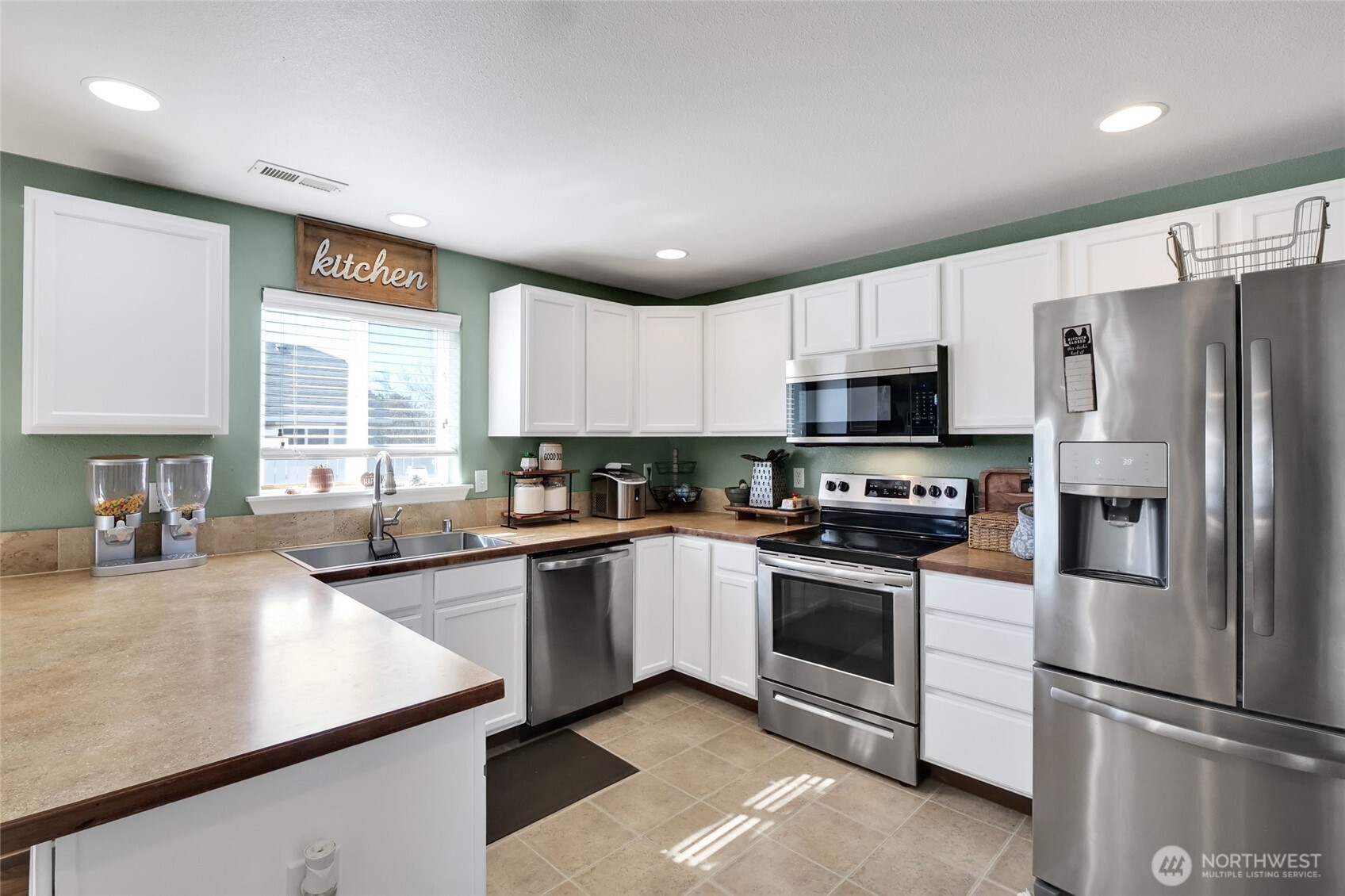 1407 E Crossroads Drive , Moses Lake, WA 98837