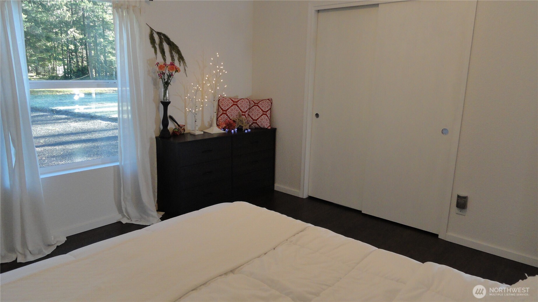 90 N Hamma Hamma Drive E, Hoodsport, WA 98548