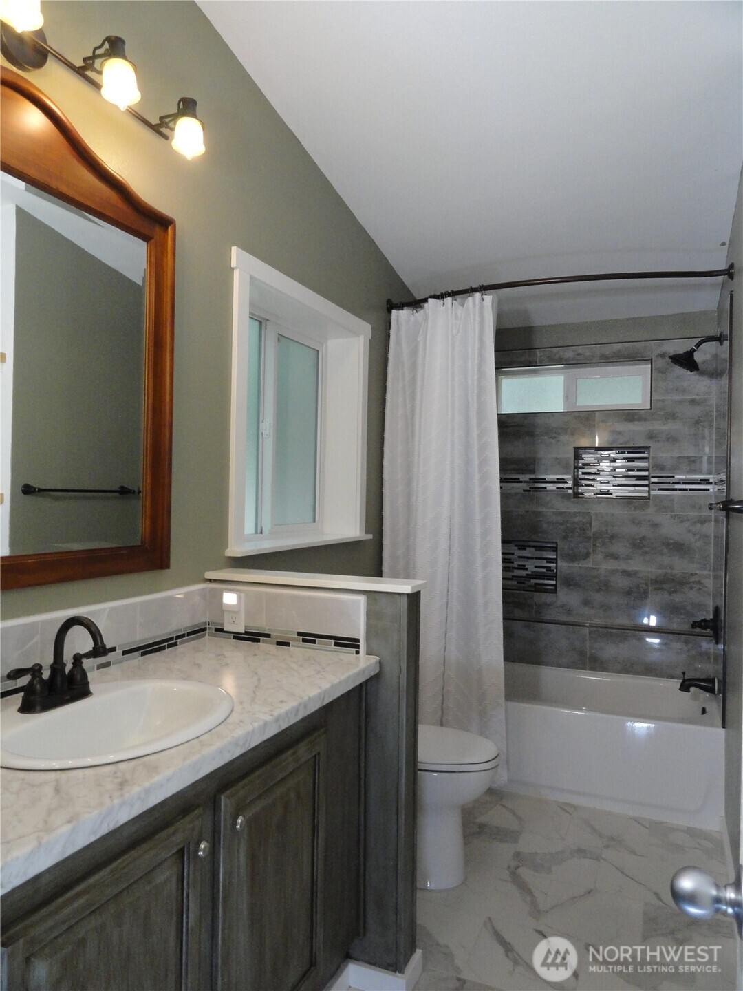 90 N Hamma Hamma Drive E, Hoodsport, WA 98548