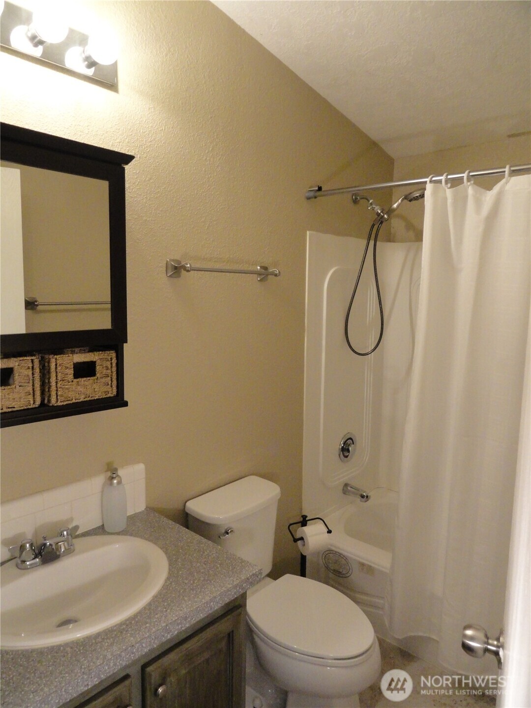 90 N Hamma Hamma Drive E, Hoodsport, WA 98548