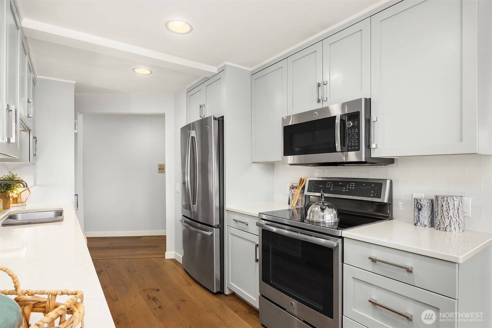 507 Howe Street #A, Seattle, WA 98109