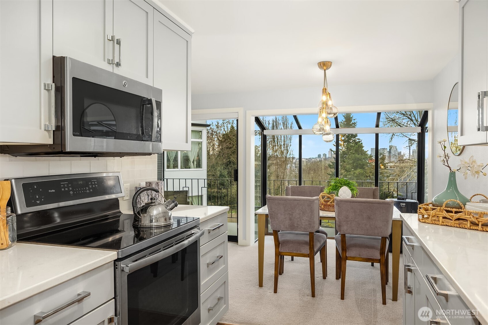 507 Howe Street #A, Seattle, WA 98109