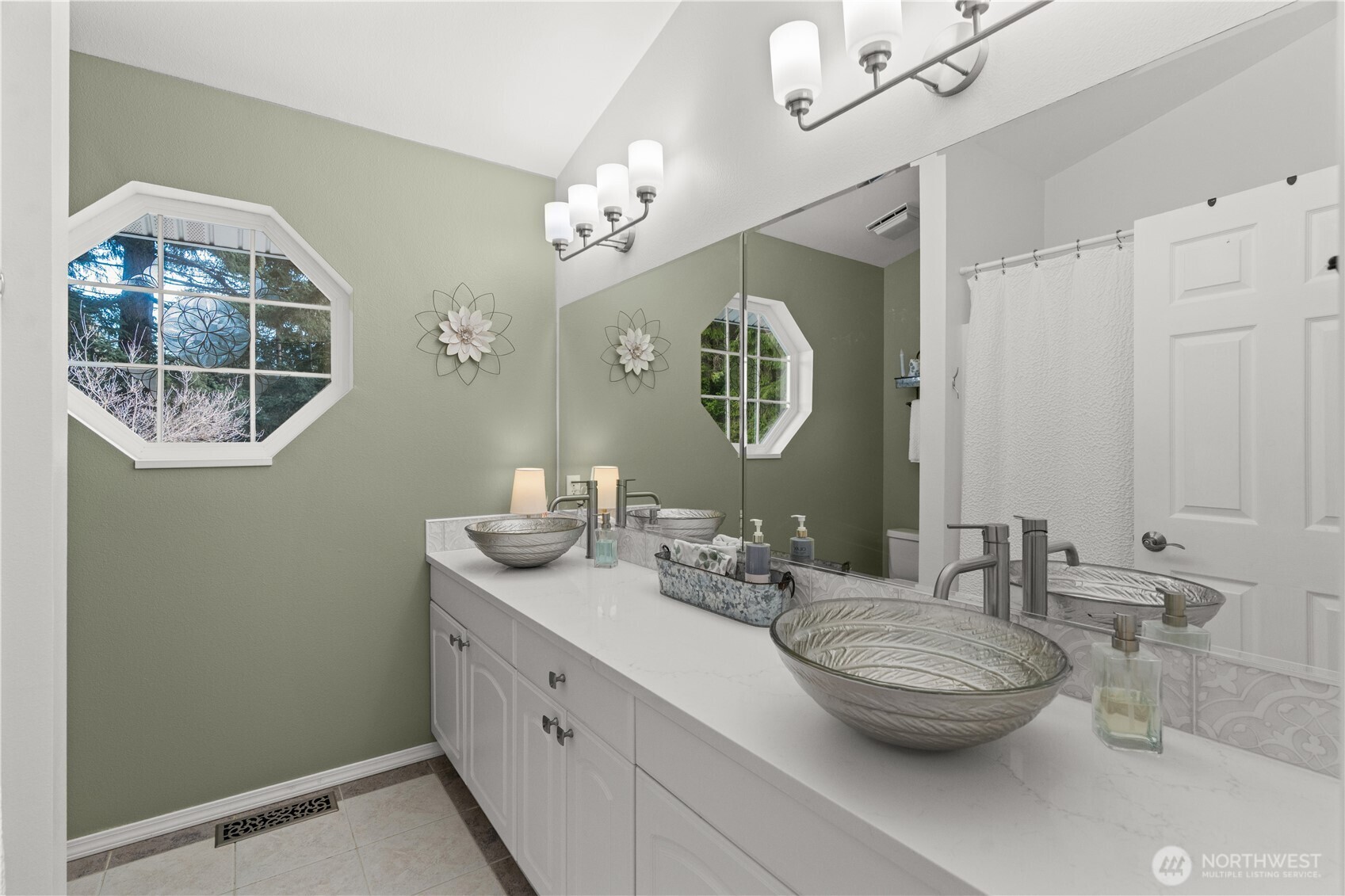 100 NE Alta Vista Drive , Belfair, WA 98528-9691