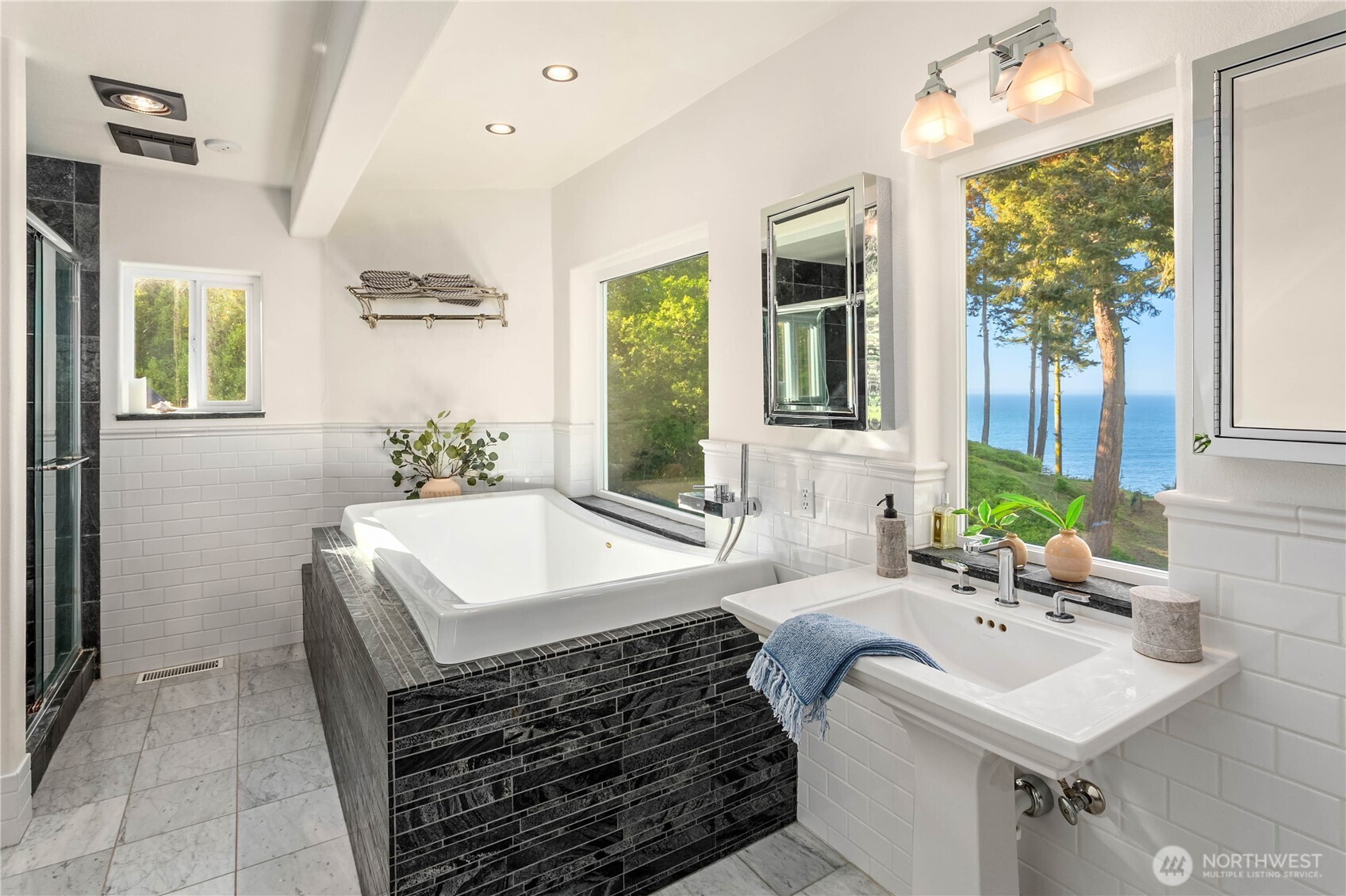 1744 Gasman Road , Port Angeles, WA 98362-9128