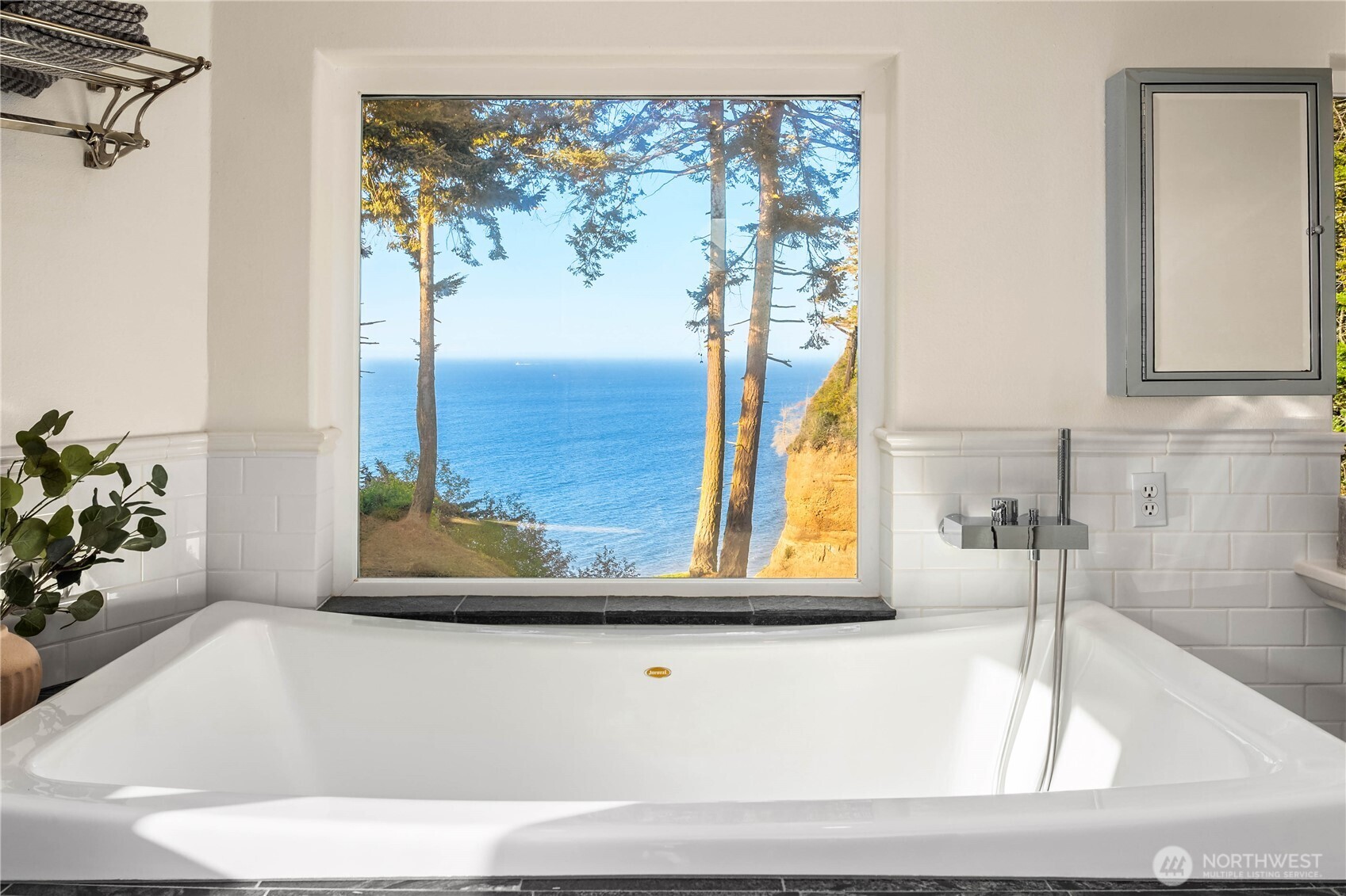 1744 Gasman Road , Port Angeles, WA 98362-9128