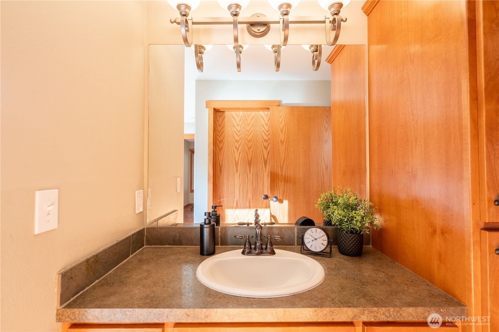 1656 Liberty Street #101, Lynden, WA 98264