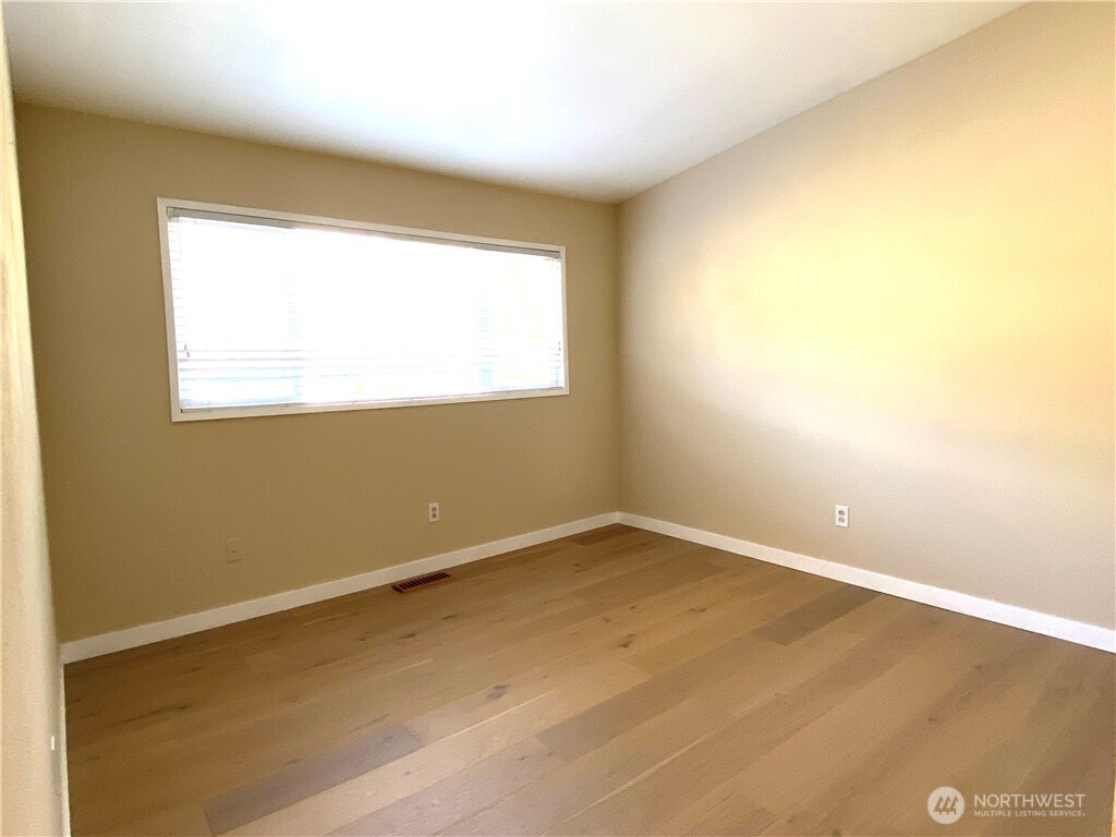 10231 NE 24th Street , Bellevue, WA 98004