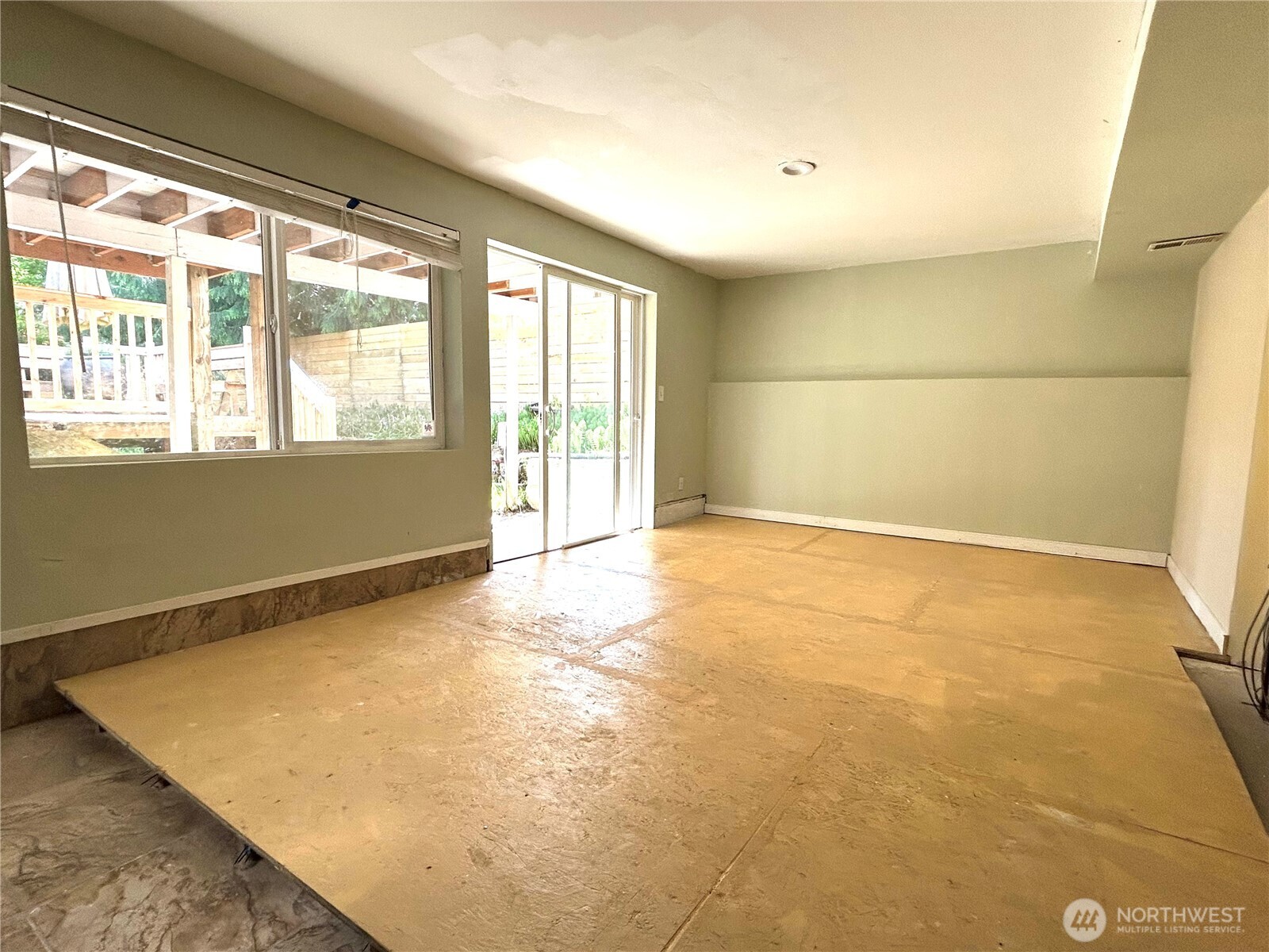 10231 NE 24th Street , Bellevue, WA 98004