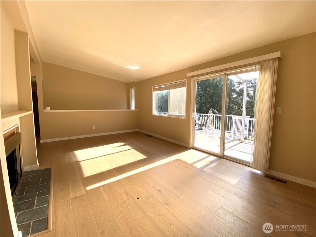 10231 NE 24th Street , Bellevue, WA 98004