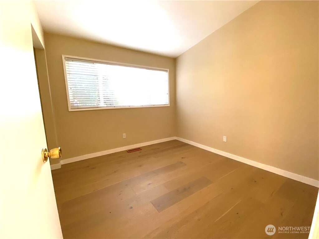 10231 NE 24th Street , Bellevue, WA 98004
